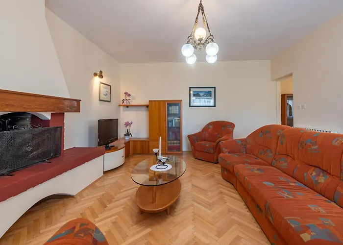 Cozy Apartment In Zadar With Wifi