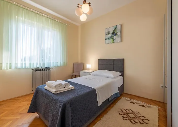 Cozy Apartment In Zadar With Wifi